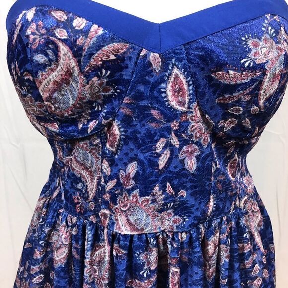 Xhilaration Blue Patterned Dress in a Floral Burnout Pattern - Picture 7 of 14